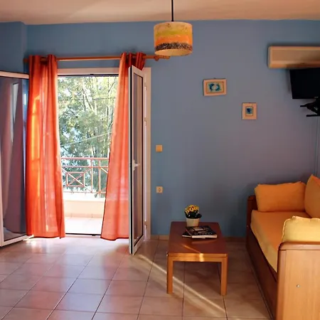 Koukounaries * Límni